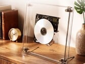 Syitren RM1 CD播放器在其透明机身中展示了CD。