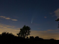 显示 Neowise 彗星的图像。(图片来源：TheOtherKev - Pixabay）