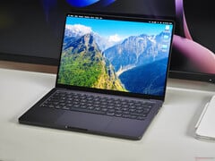 配备Apple M5 的 MacBook Pro 帮助提升了Apple 2025 年的销售额。(图片来源：Notebookcheck）