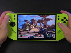 在搭载 AMD Ryzen Z2 Extreme 的微星 Claw 8 AI 手持设备上运行的《边陲 4》游戏，展示了第一人称视角下步枪瞄准室外环境的画面（图片来源：ETA PRIME via YouTube）