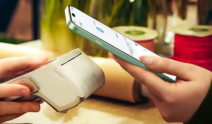 毋庸置疑,这款智能手机支持 NFC(图片来源:华为)