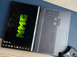 XMG Neo 16（早期 24）由申克公司提供。