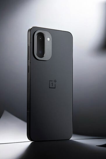 闪黑配色手机（图片来源：OnePlus）