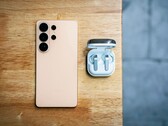 图为三星Galaxy S26 Ultra 的后继机型，它将采用新的相机模块。