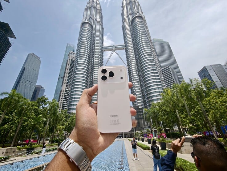 Honor 600 Pro 配备三后置摄像头