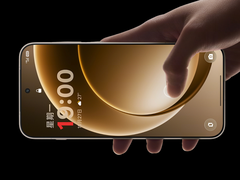 OnePlus 15 的显示屏。