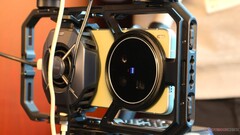 CIPA 7 防抖与 3 度 OIS：vivo X300 Ultra 的 2 亿像素长焦应该会让专业人士满意。