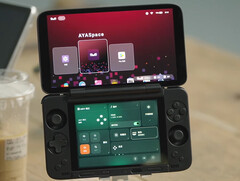 迄今为止，Ayaneo 已发布了黑色和黄色两种颜色的 Pocket DS。(图片来源：Ayaneo）