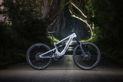 Nukeproof Megawatt Carbon 是一款极具侵略性的电动越野自行车，采用了 SRAM 的全新 eMTB 平台。(图片来源：Nukeproof）