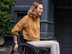 Venu 3 和 Venu 3S 的早期更新可能会导致在游泳活动中启动轮椅模式。(图片来源：Garmin）