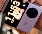 "vivo X Flip "的上手情况。(来源：数字聊天站)