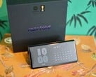 摩托罗拉 Razr Fold 作为首款产品取得了成功,但在许多方面,摩托罗拉仍采取了稳妥的做法。