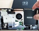 新版 Nintendo Switch 2 支持轻松更换电池。