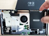新版 Nintendo Switch 2 支持轻松更换电池。