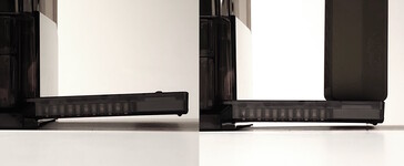 手电筒充电底座可随重量弯曲。(图片来源:Notebookcheck)