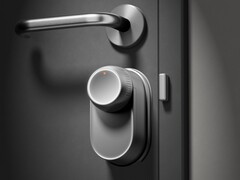 银色 SwitchBot Lock Ultra（如图）现已接受预订。(图片来源：SwitchBot）