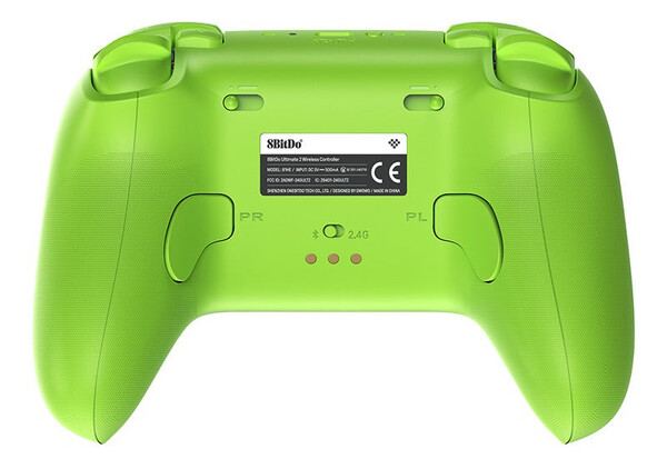 8BitDo Ultimate 2 无线控制器背面有一个物理开关，用于在蓝牙和 2.4GHz 模式之间切换。(图片来源：8BitDo）