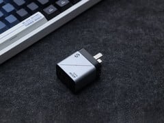 黑鲨公司新推出的 45 瓦 GaN 充电器在中国的售价约为 12 美元。图：充电砖。(图片来源：黑鲨）