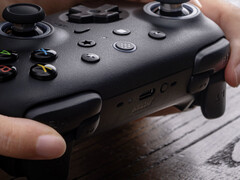 8BitDo 的下一款控制器将与 Ultimate 2 相同，如图所示，采用黑色配色。(图片来源：8BitDo） 