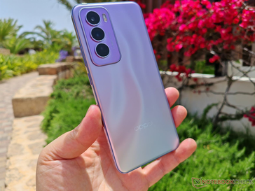 Oppo Reno12 Pro 上手图（via Notebookcheck）