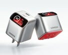 Ugreen X740 45W GaN 充电器采用倾斜式智能显示屏。