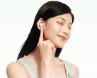 红米 Buds 8 在中国的售价约为 33 美元。图：佩戴耳塞的宣传图片。
