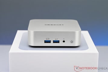 Geekom A8 - 前置面板端口