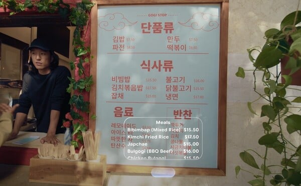 Android XR 智能眼镜的翻译功能（图片来源：Google The Keyword Blog）