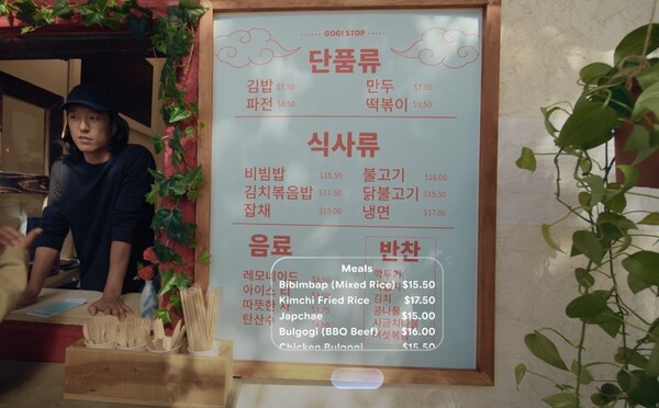 Android XR 智能眼镜的翻译功能（图片来源：Google The Keyword Blog）