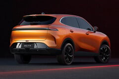 T7 SUV 配备享有终身保修的 Rhino 电池。