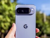 在谷歌 Pixel 10 Pro 上，LED 手电筒显然会过热。