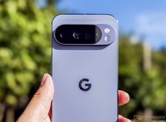 在谷歌 Pixel 10 Pro 上，LED 手电筒显然会过热。