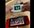 一位修改者使用任天堂 Game Boy Advance 的链接电缆将 GBA 用作任天堂 Switch 的控制器