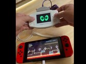 一位修改者使用任天堂 Game Boy Advance 的链接电缆将 GBA 用作任天堂 Switch 的控制器