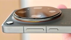 预计OPPO Find X10 Ultra将在2027年搭载尺寸更大的双潜望式传感器。除了更大的10倍长焦镜头外,还可能配备更大的3倍长焦镜头。