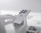OnePlus 12 已推出黑色和绿色外观。(图片来源：OnePlus）