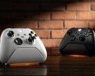 白色和黑色款 8BitDo Ultimate Xbox 手柄充电底座。