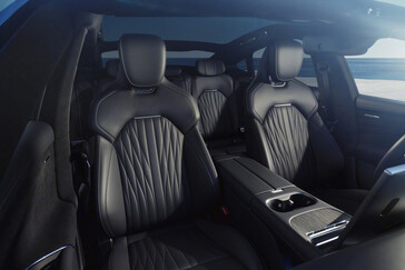 采用全新卡普里蓝配色的小米 SU7 (2026):这款电动运动轿车不仅仅是小改款。(图片来源:小米)