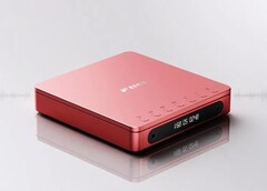 FiiO DM13 Discman 设计朴素,采用分段式显示屏。(图片来源:FiiO)