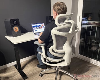 总体而言，Sihoo Doro C300 可让您在工作时坐得更舒适