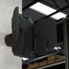 U7 Industrial 配备翼板,用于隔离和聚焦信号。