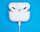 定制的AirPods Pro将在Apple 移除Lightning ，改用USB Type-C之前就可以订购。(图片来源：John Smit)