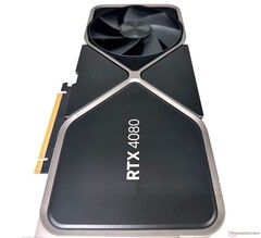 GeForce RTX 4080具有9728个CUDA核心，256位宽总线，以及16GB的VRAM。(来源：Notebookcheck)