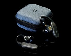 iFi Go Pod Air 可通过 2 针或 MMCX 连接器与 IEM 相连。(图片来源：iFi Audio）