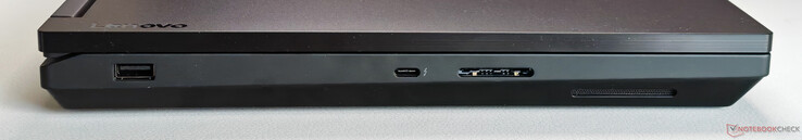 左：USB-A 3.2 Gen.2（10 Gbit/s）、带 Thunderbolt 4（40 Gbit/s）的 USB-C 4.0、DisplayPort 2.1、180W Power Delivery）、SD 读卡器（SD Express 8.0