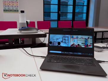 良好的图像质量（笔记本电脑屏幕的右半部分）