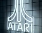 带有 Atari 徽标的白色 LED 霓虹灯（图片来源：Atari）