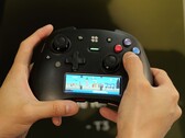 Gamescom现场体验：这款手柄配备显示屏、操作系统和树莓派芯片