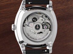 Timex Marlin Chatham Automatic 的背面视图,透过透视底盖可见其 Miyota 自动机芯