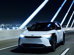 丰田新款三排电池电动 SUV 将沿用 bZ4X（上图）。(图片来源：丰田）
